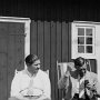 "Kamarparn" gör frisyr men Axel har knäppt för tidigt